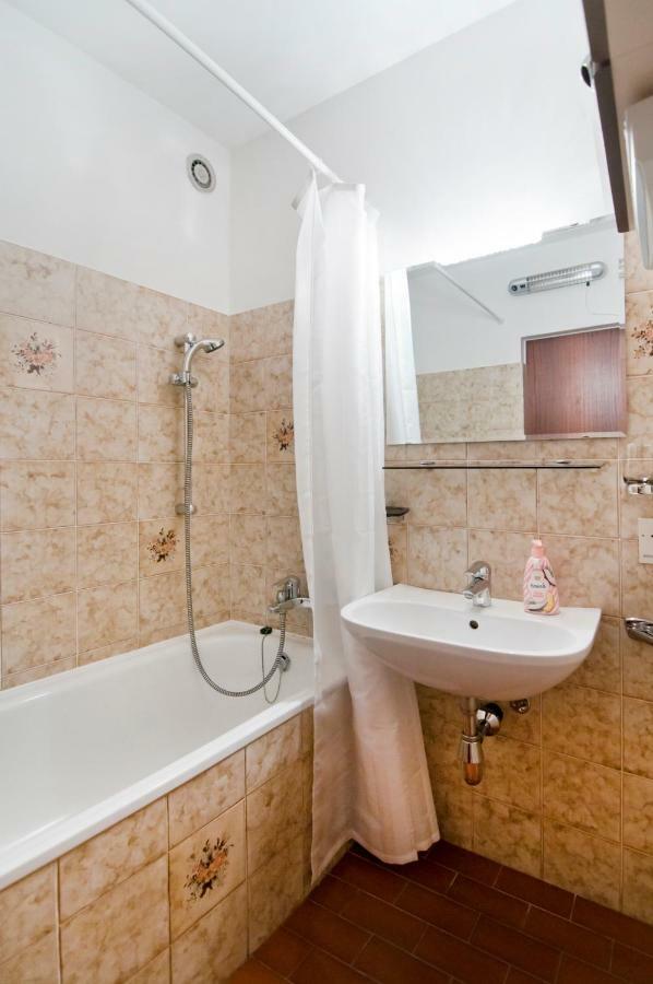 Top Location Vienna Marchetti Exterior photo